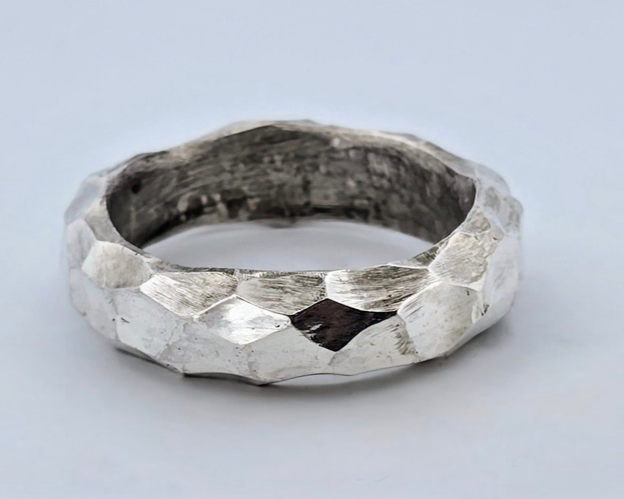 Hammered ring