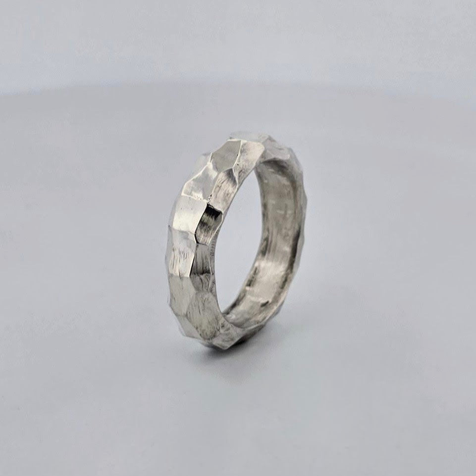 Hammered ring