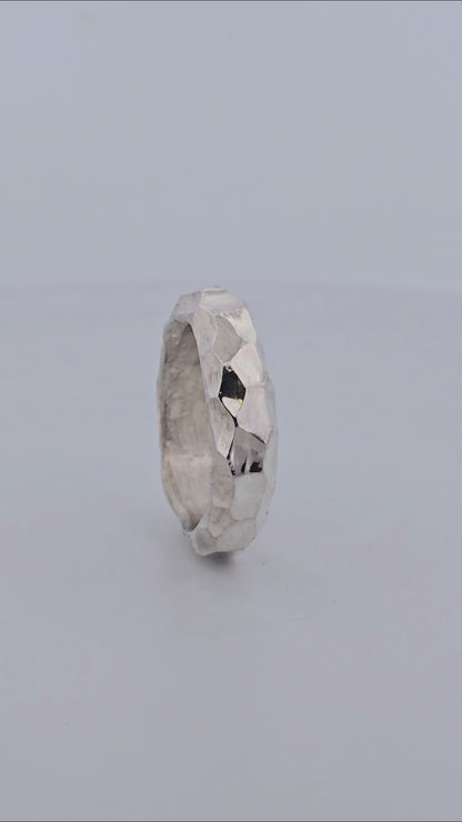 Hammered ring