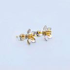 Unika örhängen i äkta silver med detaljer i 18 karat guld – perfekt smycke och lyxig present för henne till födelsedag, jubileum eller alla hjärtans dag.